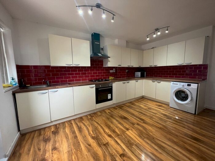 5 Bedroom Semi-Detached House To Rent In Lady Margaret Road, Southall, Greater London, UB1