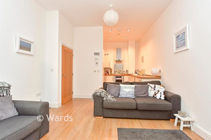 1 Bedroom Apartment For Sale In Court Street, Faversham, Kent, ME13