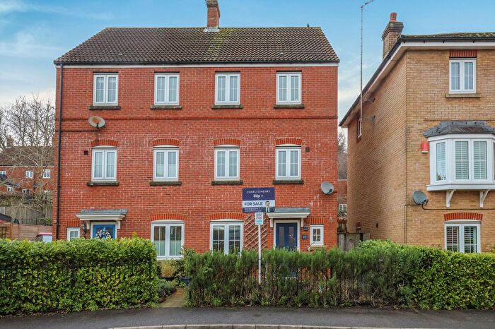 4 Bedroom Semi Detached House For Sale In Connaught Way, Alton, GU34