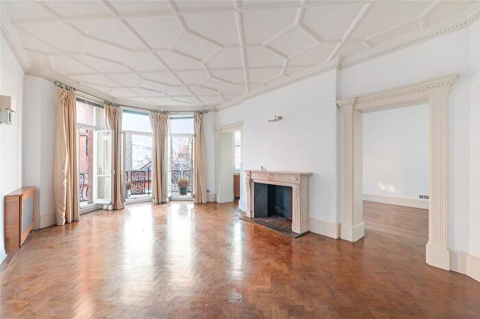 4 Bedroom Flat For Sale In Cadogan Square, Knightsbridge, SW1X