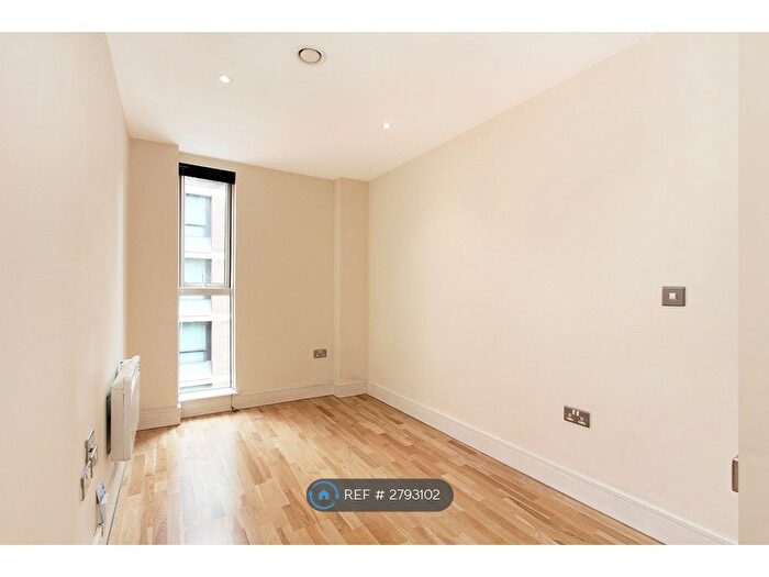 Studio To Rent In Great Suffolk Street, London, SE1