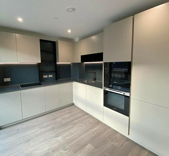 2 Bedroom Apartment To Rent In Woodberry Down, London, N4