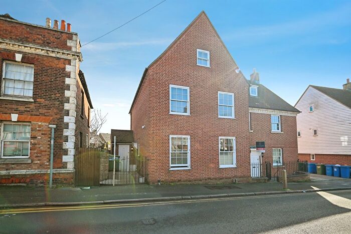 2 Bedroom Flat For Sale In Crown Road, Sittingbourne, ME10