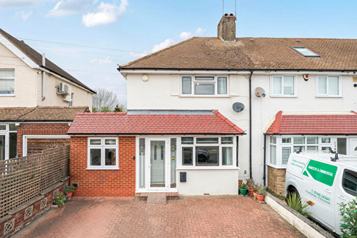 4 Bedroom End Of Terrace House For Sale In Montrose Avenue, Welling, Kent, DA16