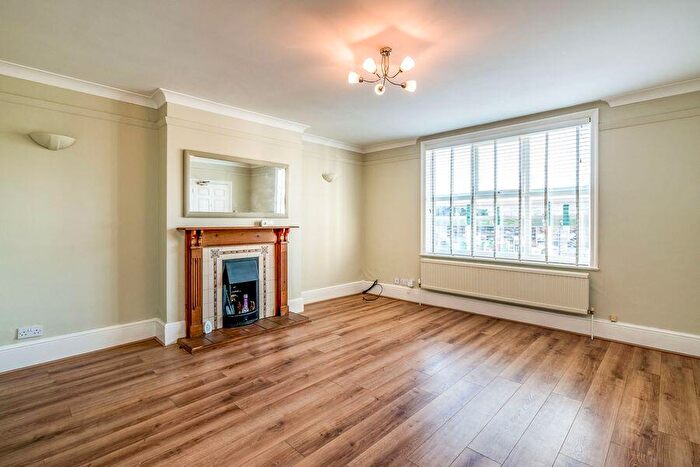 1 Bedroom Flat To Rent In West Wycombe Road, HP12
