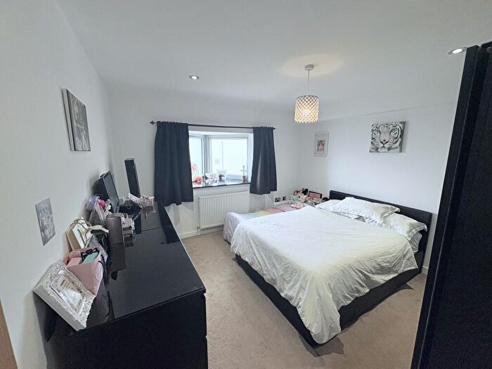 1 Bedroom Flat For Sale In Larkshall Road, London, E4