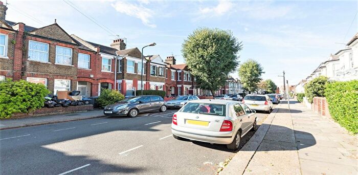 2 Bedroom Flat To Rent In Chapter Road, London, NW2