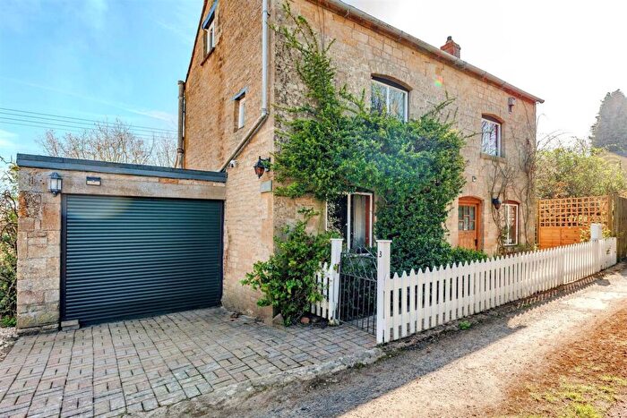 4 Bedroom Detached House For Sale In Post Office Lane, Draycott, GL56