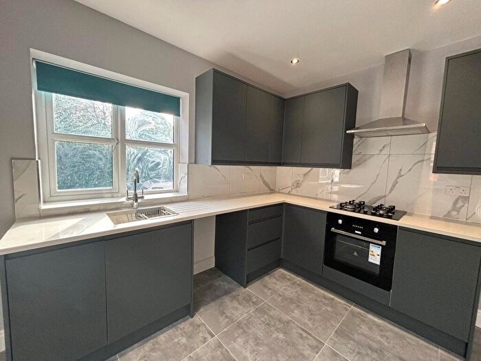 2 Bedroom Flat To Rent In Crescent Drive, Aldershot, Hampshire, GU12