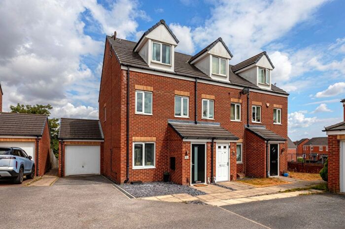 3 Bedroom Town House For Sale In Willow Walk, Barnsley, S70