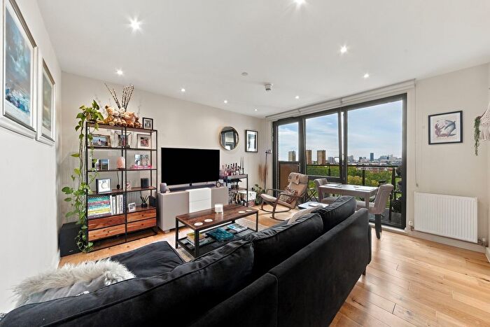 3 Bedroom Flat For Sale In Regalia Point, Palmers Road, E2