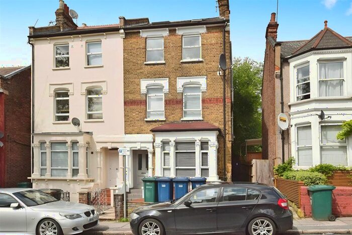 Studio To Rent In Dollis Road, London, N3