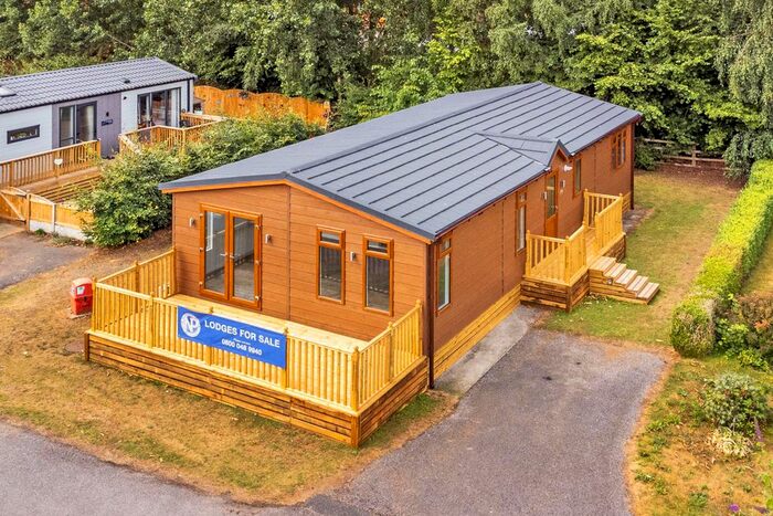 2 Bedroom Detached Bungalow For Sale In Florida Keys, Hull Road, Wilberfoss, York, YO41