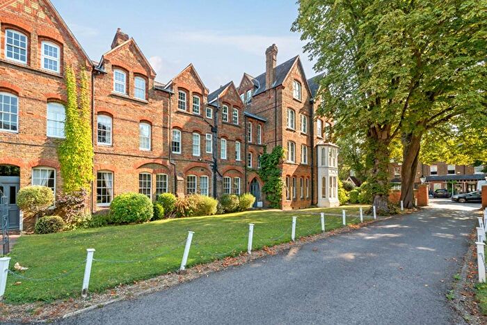 1 Bedroom Apartment For Sale In Camperdown House, Windsor, SL4