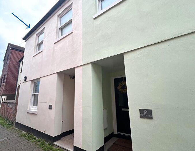 2 Bedroom Cottage To Rent In Beach Street, Dawlish, EX7