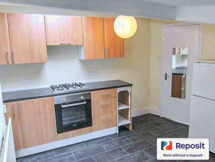 3 Bedroom Flat To Rent In Wilmslow Road, Withington, M20
