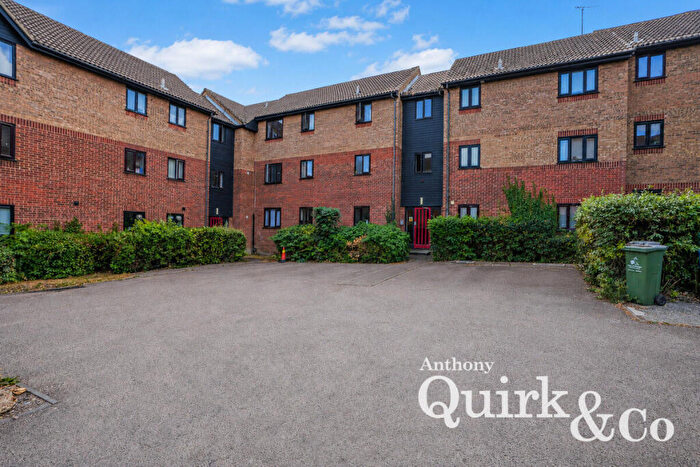 2 Bedroom Apartment For Sale In Copperfields, Basildon, SS15