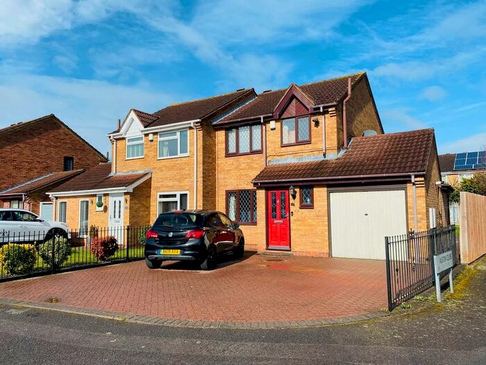 3 Bedroom Semi-Detached House To Rent In Cambridge Way, Birmingham, B27