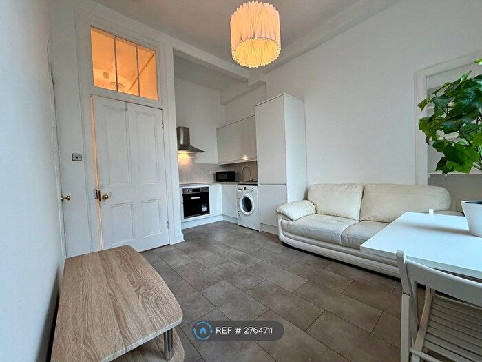 2 Bedroom Flat To Rent In Montgomery St, Edinburgh, EH7
