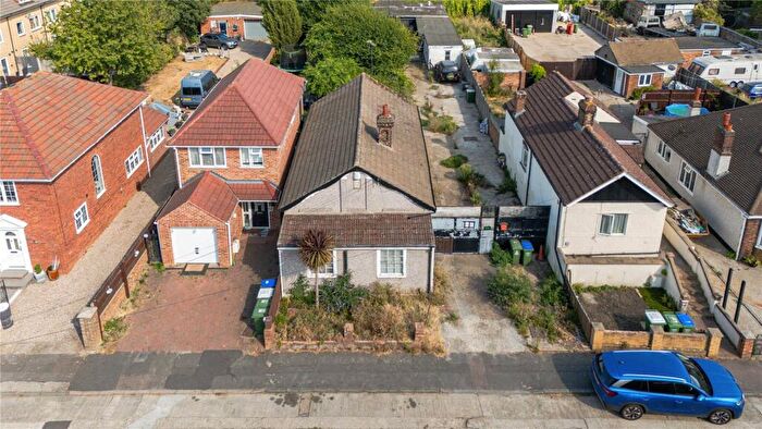 4 Bedroom Bungalow For Sale In North Road, Belvedere, DA17
