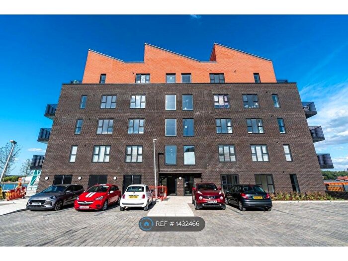 1 Bedroom Flat To Rent In Headland House, Rochester, ME1