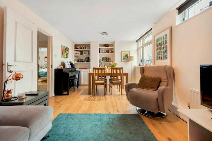 2 Bedroom Flat To Rent In Carminia Road, Balham, London, SW17