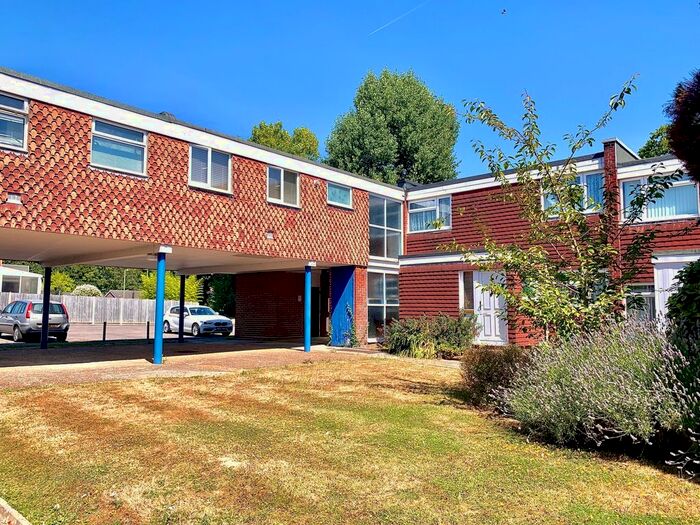 2 Bedroom Flat To Rent In Whitebeam Close, Fareham, PO14