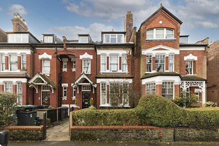 2 Bedroom Flat To Rent In Church Crescent, London, N10