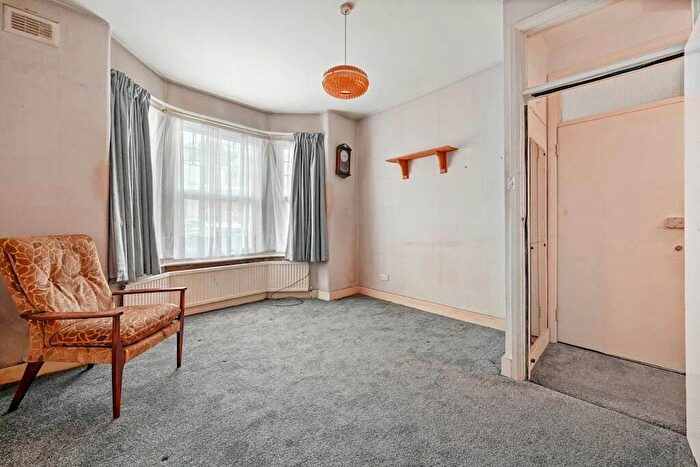 1 Bedroom Apartment For Sale In Drayton Road, London, NW10