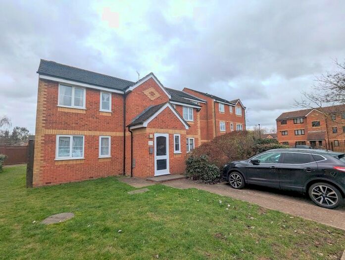 1 Bedroom Flat To Rent In Redford Close, Feltham, TW13