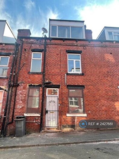 4 Bedroom Terraced House To Rent In Brompton Row, Leeds, LS11