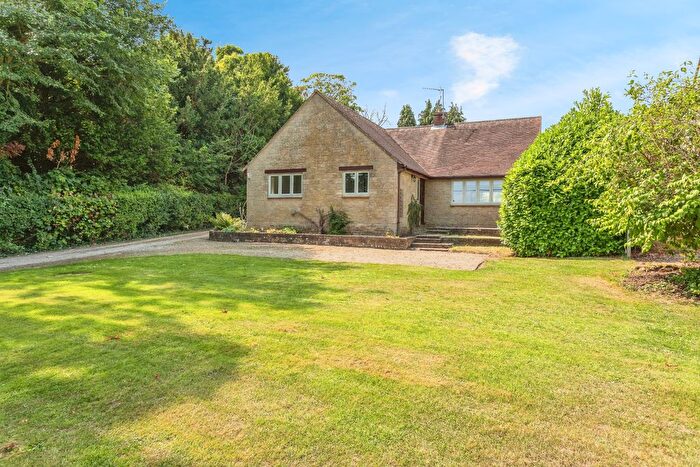 3 Bedroom Bungalow To Rent In College Farm Close, Oddington, Kidlington, OX5