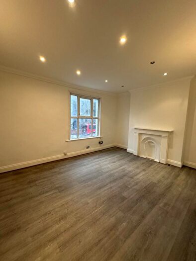 2 Bedroom Flat To Rent In Lewisham Way, London, SE14