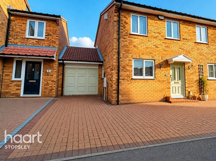 2 Bedroom Semi-Detached House For Sale In Warton Green, Luton, LU2