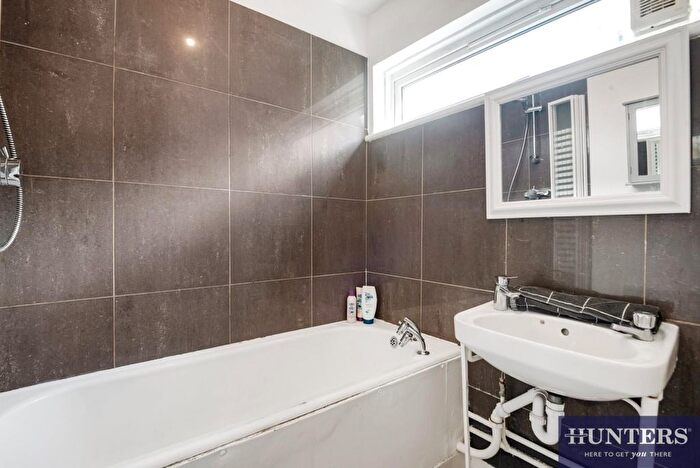 2 Bedroom Flat For Sale In Christchurch Avenue, Queens Park, London, NW6