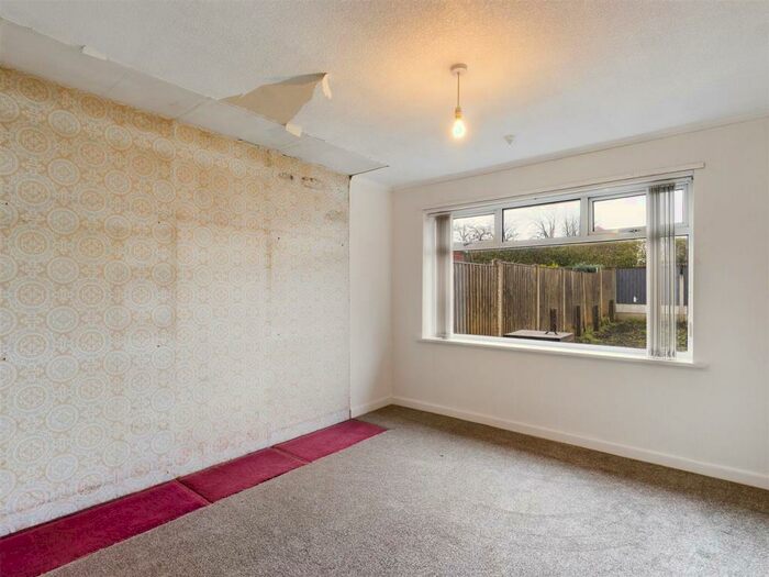 2 Bedroom Bungalow For Sale In Calder Avenue, Ormskirk, L39