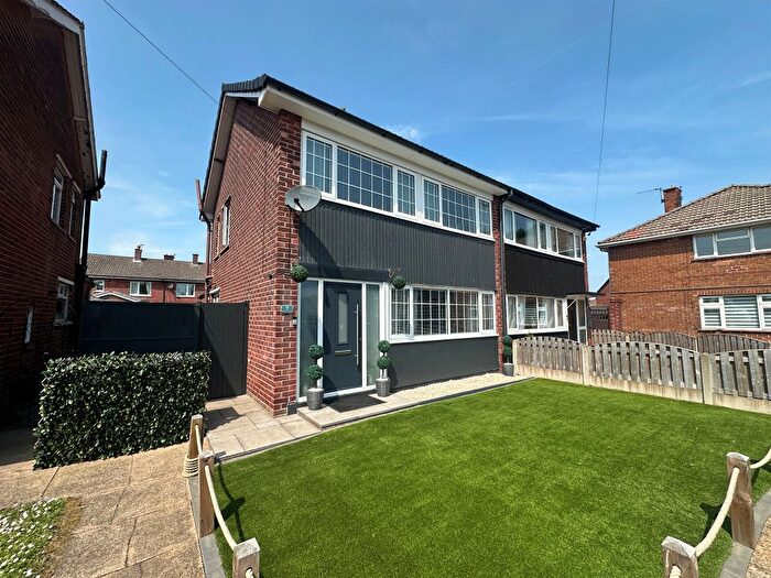 3 Bedroom Semi Detached House For Sale In Athelstane Crescent, Edenthorpe, Doncaster, DN3