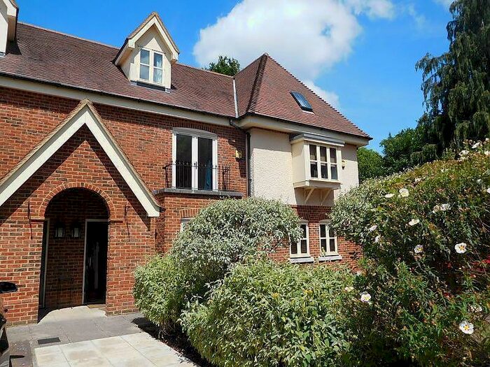 2 Bedroom Property To Rent In Bedroom Property In Lakeside North, RG45