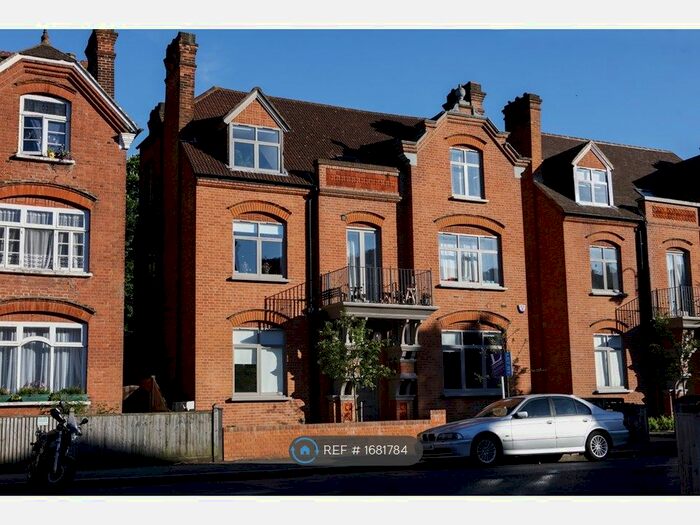 3 Bedroom Flat To Rent In Glenmore Apartments, London, SE19