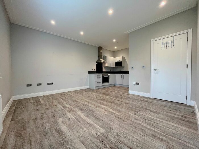 2 Bedroom Flat To Rent In Astoria Heights, Farnham Road, Slough, SL1