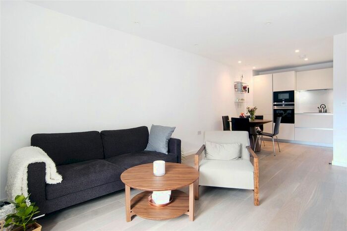 2 Bedroom Flat To Rent In New North Road, London, N1