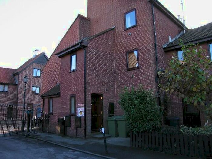 1 Bedroom Flat To Rent In Trinity Court, Fish Street, Hull, HU1
