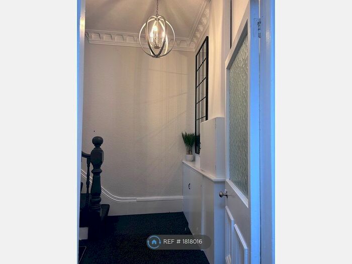 2 Bedroom Flat To Rent In South Road, Birkenhead, CH42