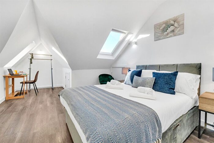 2 Bedroom Flat To Rent In Mount Road, Hendon, NW4