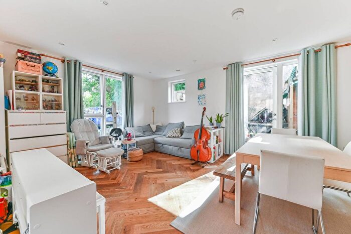 3 Bedroom Semi-Detached House To Rent In Ravensdale Gardens, Crystal Palace, London, SE19