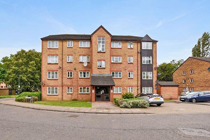 2 Bedroom Flat For Sale In Cygnet Close, London, NW10