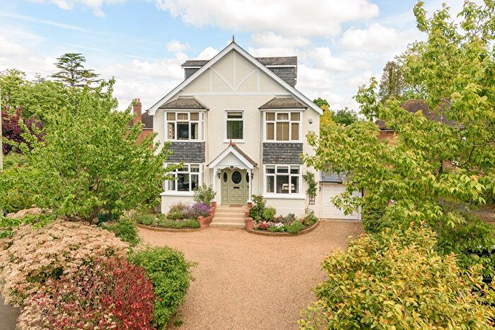 5 Bedroom Detached House For Sale In Sidney Road, Walton-On-Thames, KT12