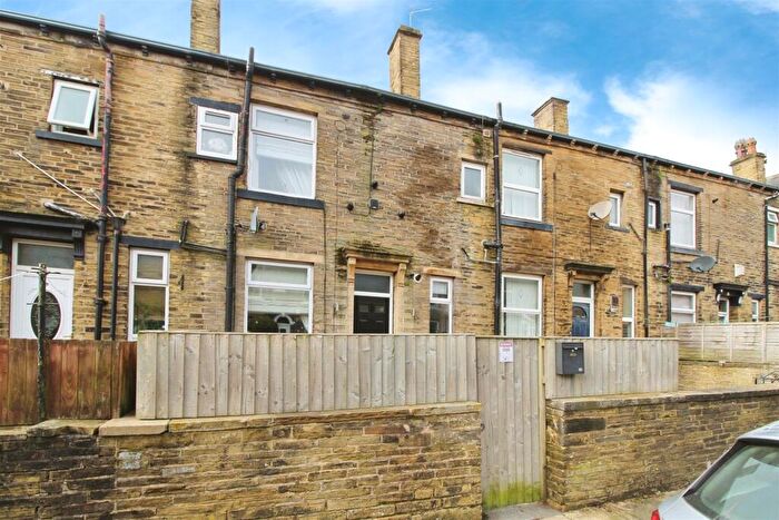 1 Bedroom Terraced House For Sale In Cobden Street, Clayton, Bradford, BD14