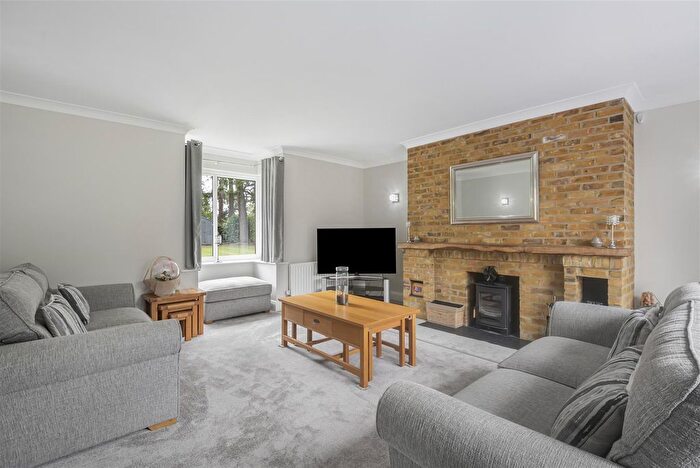 4 Bedroom Detached House For Sale In Crossways, Brimpton Common, Reading, RG7