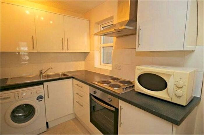 Studio To Rent In Kestrel Close, London, NW10